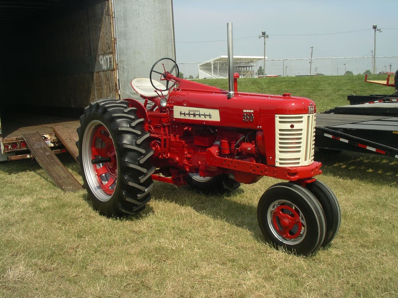 Farmall 350 