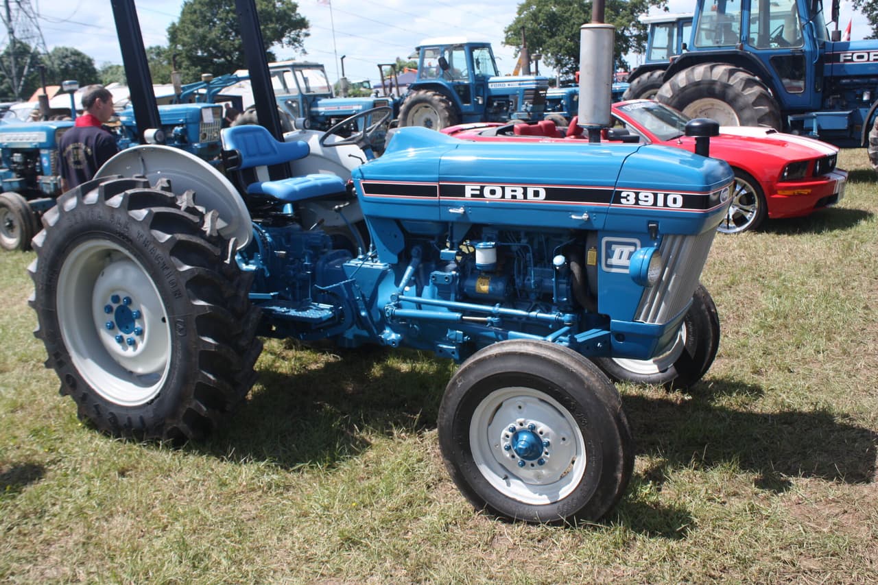 Ford 3910 