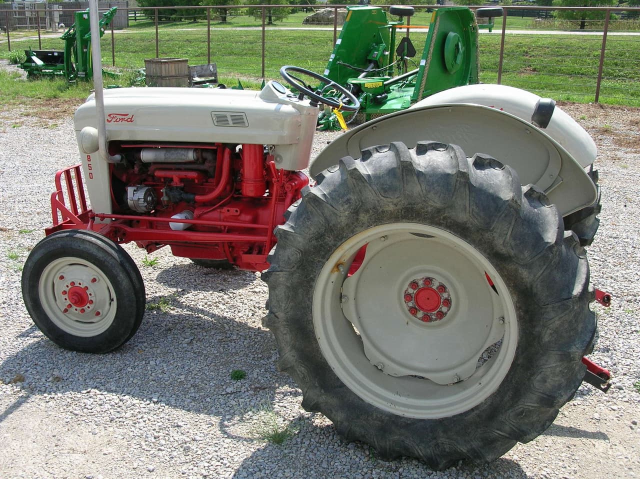 Ford 850 