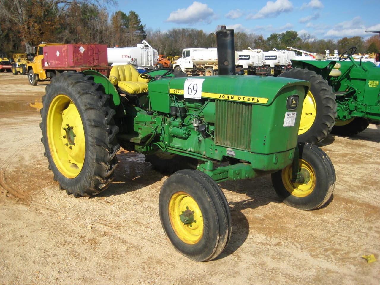 John Deere 2120 