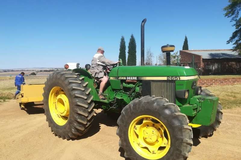 John Deere 2651 