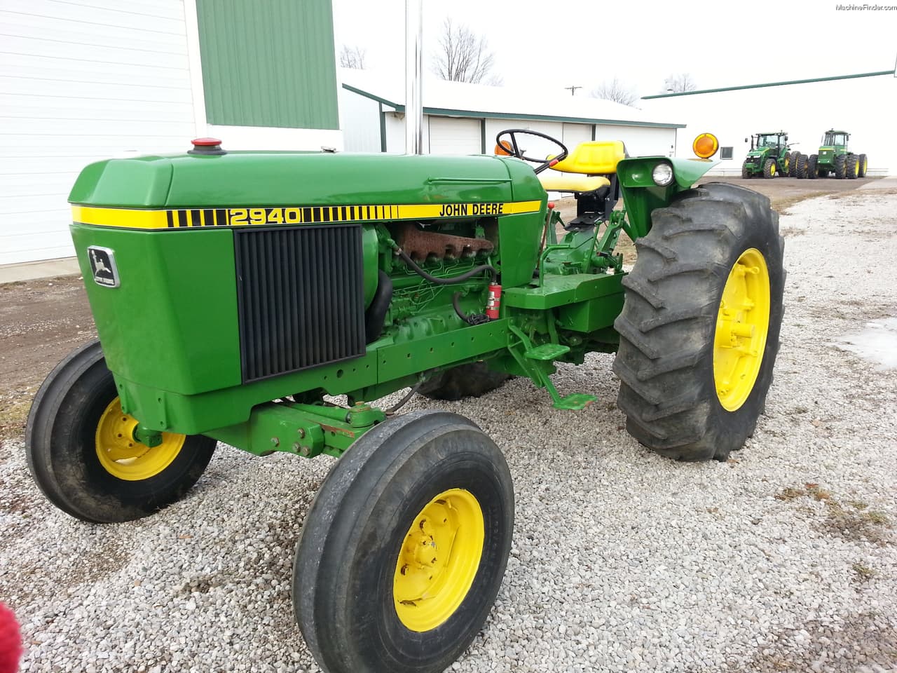 John Deere 2940 