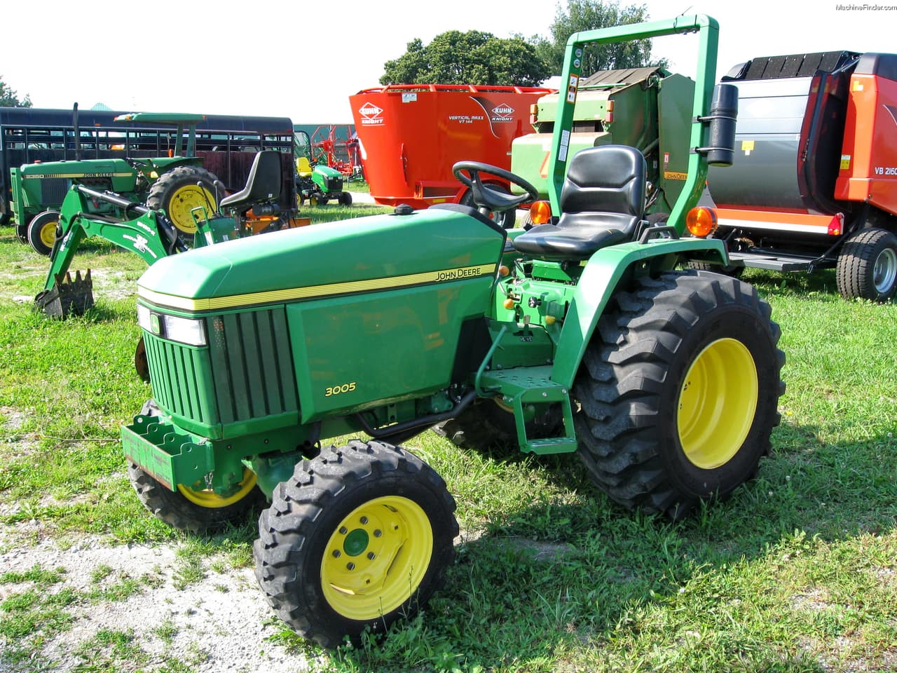 John Deere 3005 