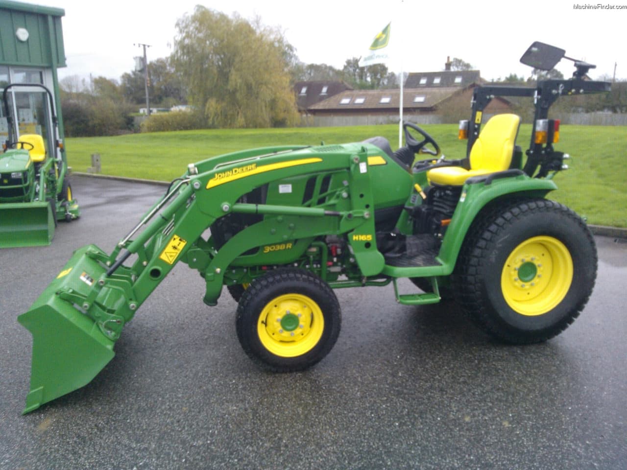 John Deere 3038R 