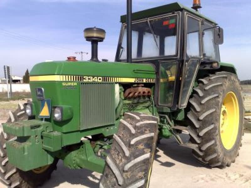 John Deere 3340 