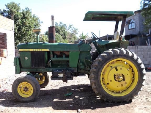 John Deere 4025 
