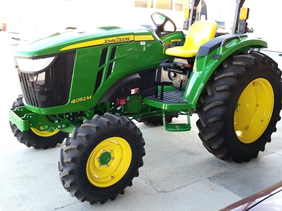 John Deere 4052M 