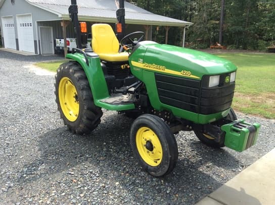John Deere 4210 