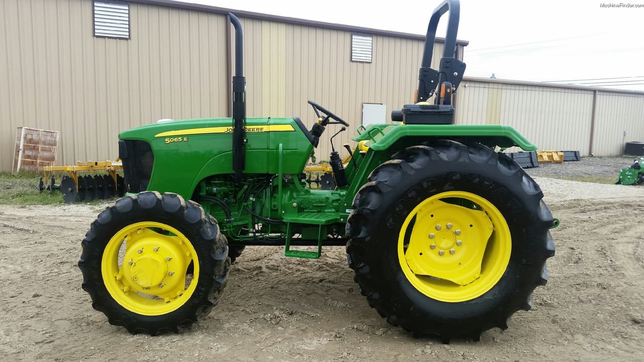 John Deere 5065E 