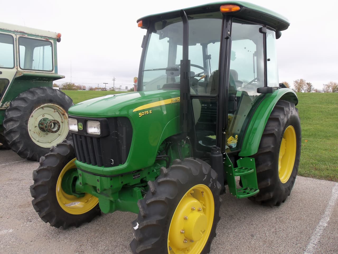 John Deere 5075E 