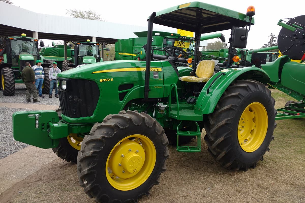 John Deere 5090E 