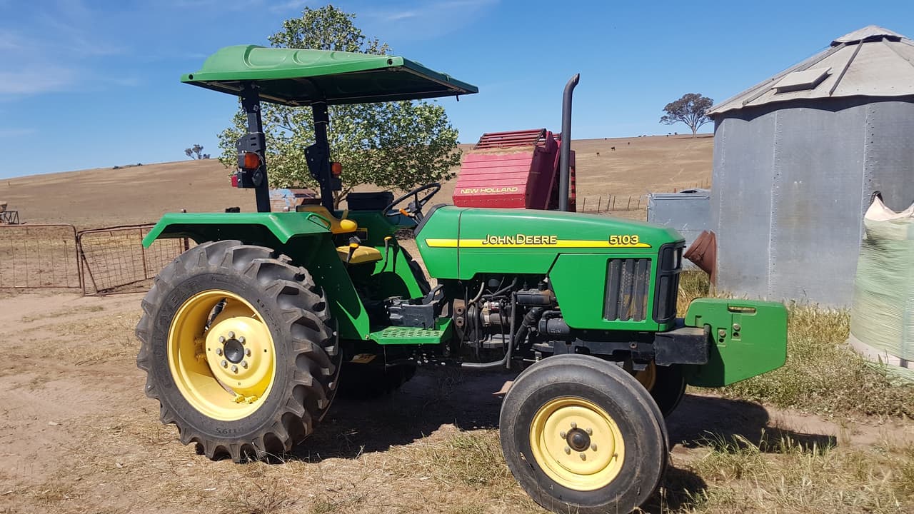 John Deere 5103E 