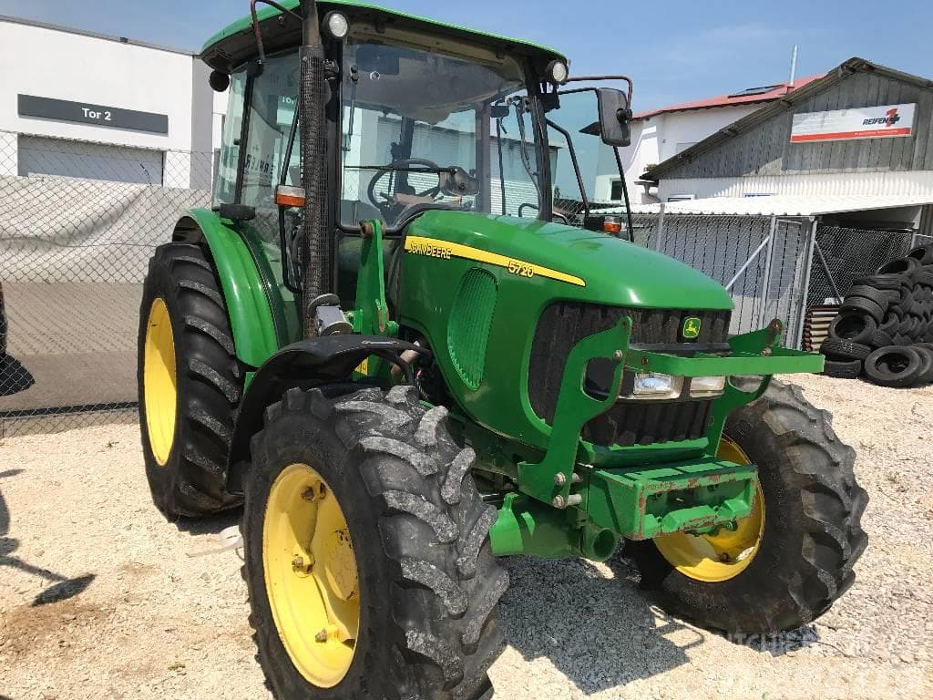 John Deere 5720 