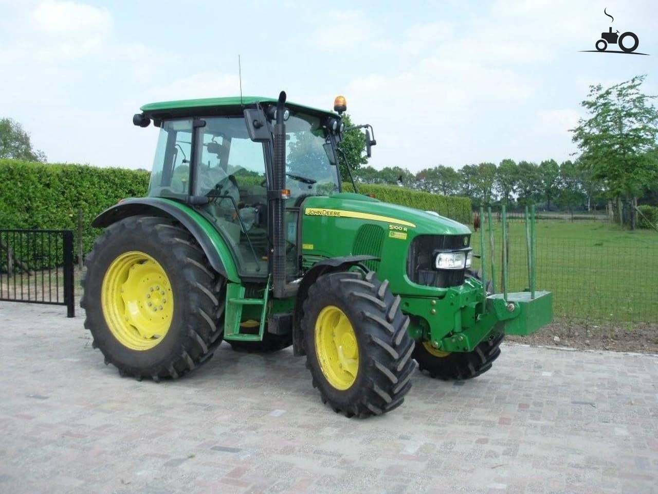 John Deere 5820 