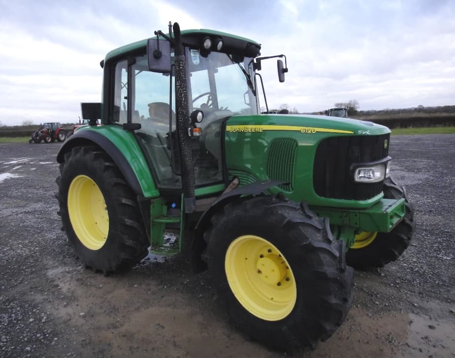 John Deere 6120 