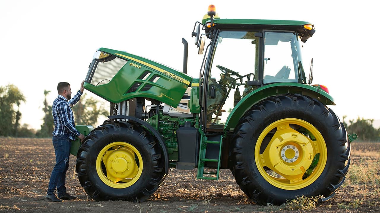 John Deere 6125E 
