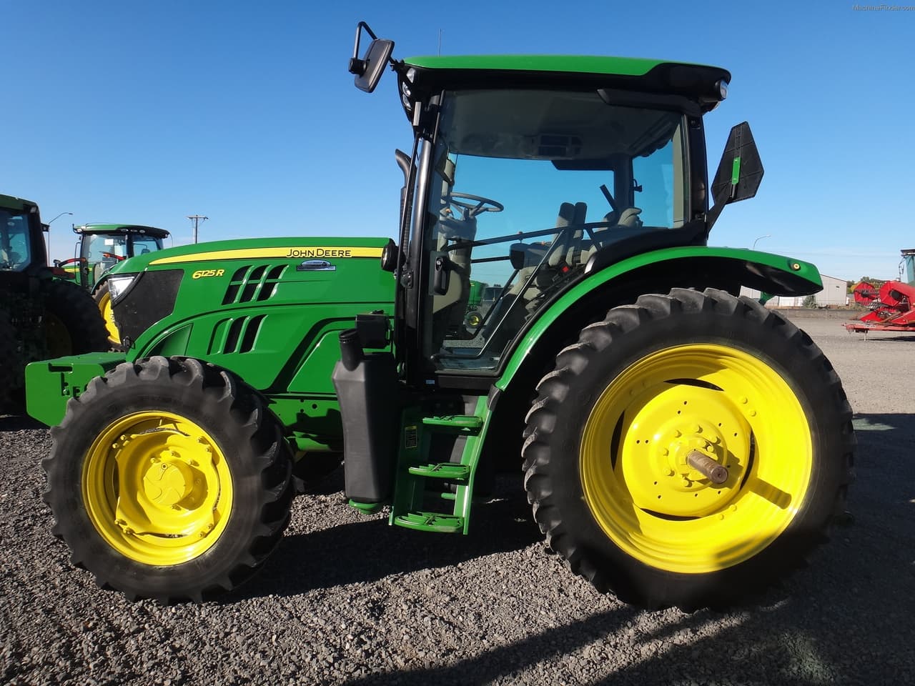 John Deere 6125R 