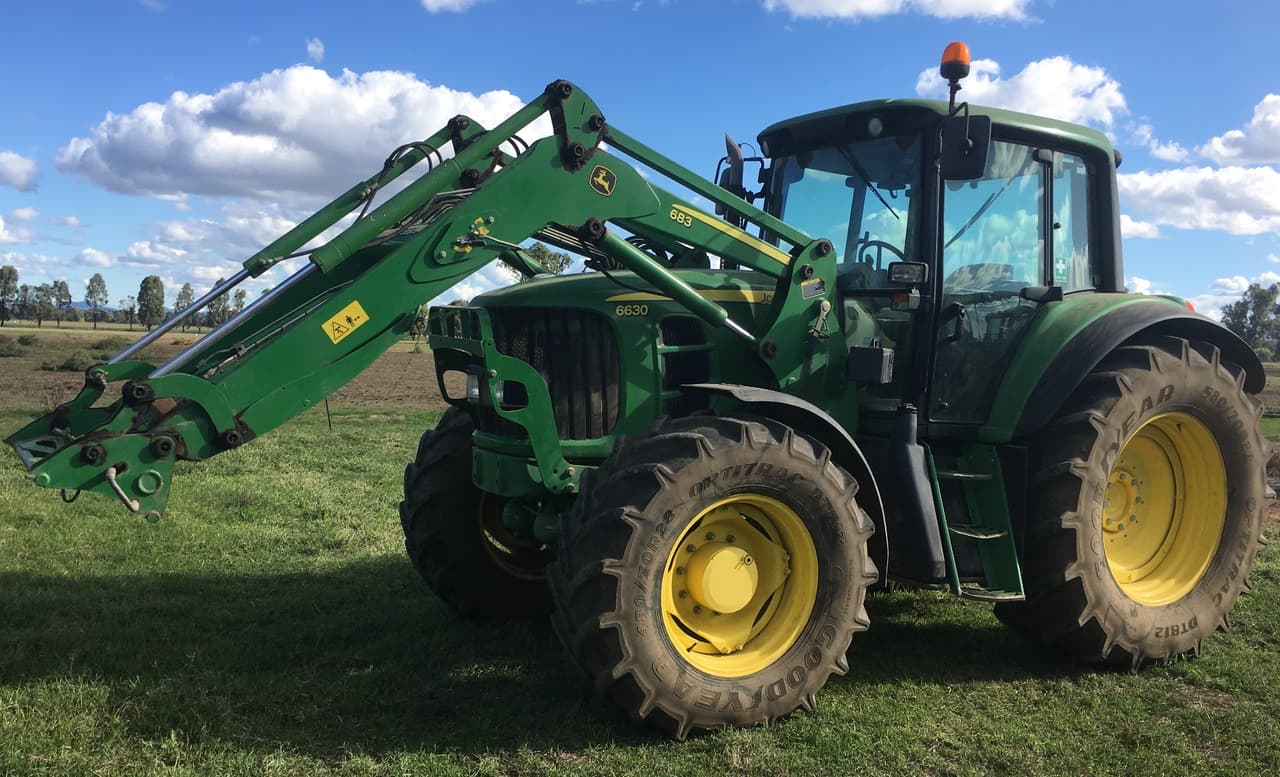 John Deere 6630 