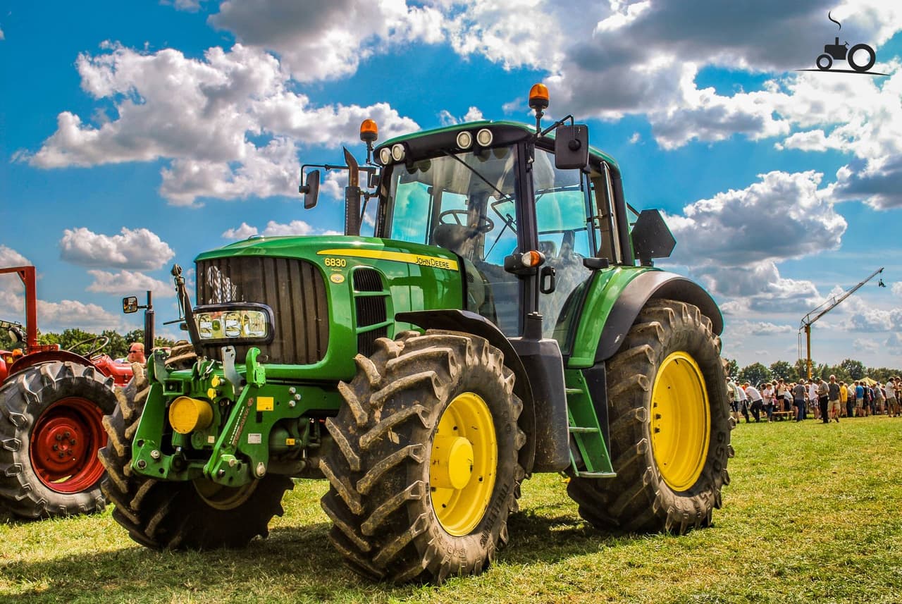 John Deere 6830 