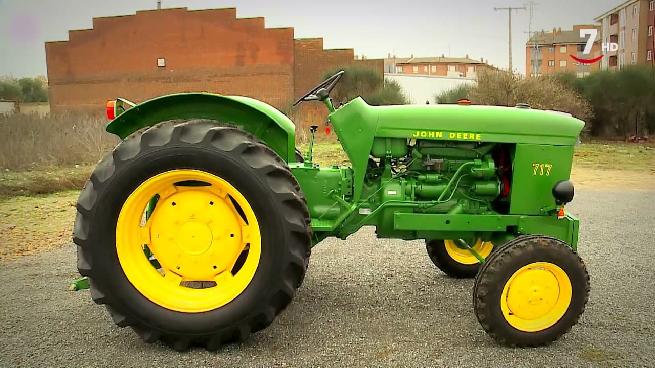John Deere 717 