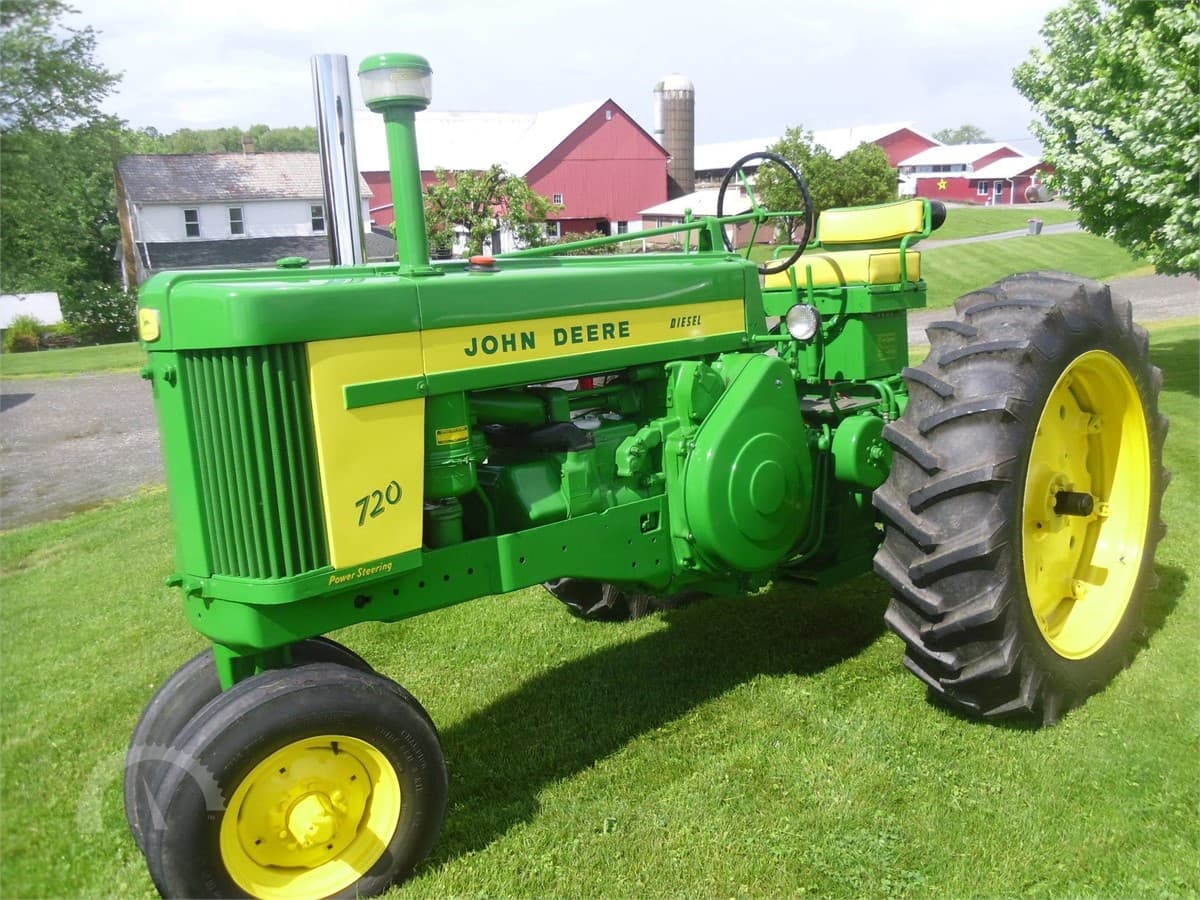 John Deere 720 