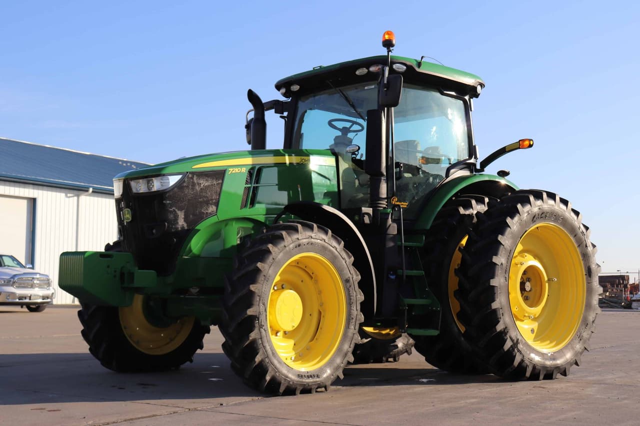 John Deere 7210R 