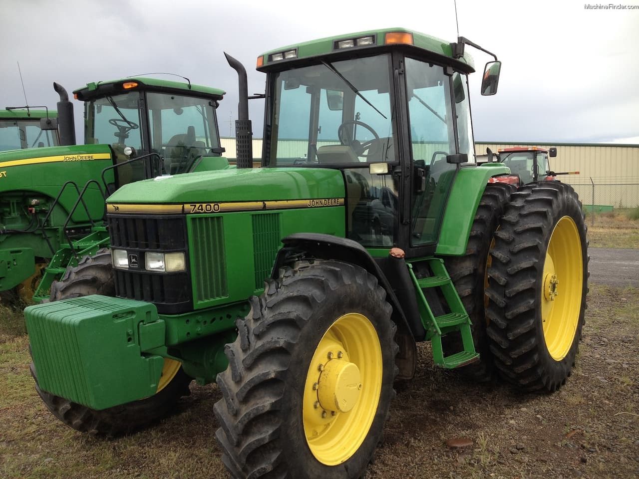 John Deere 7400 