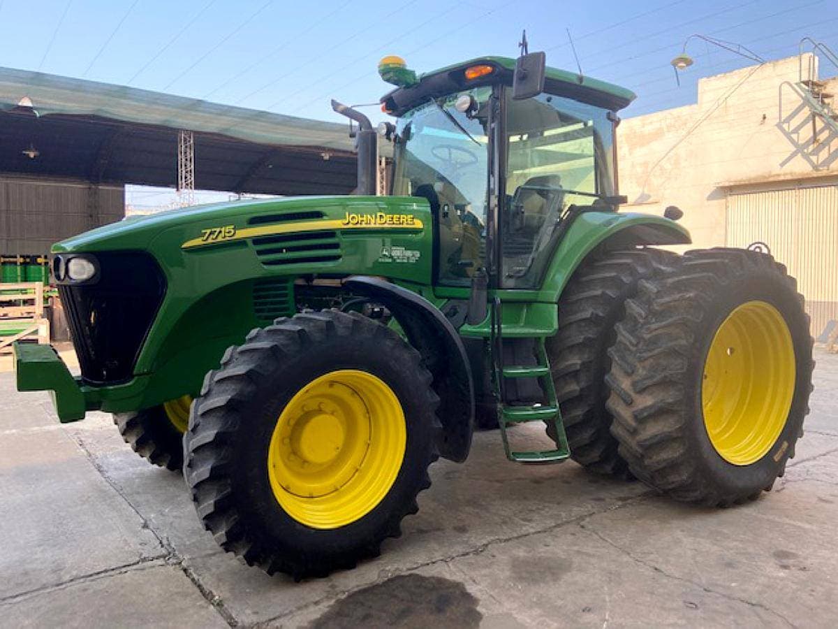 John Deere 7715 