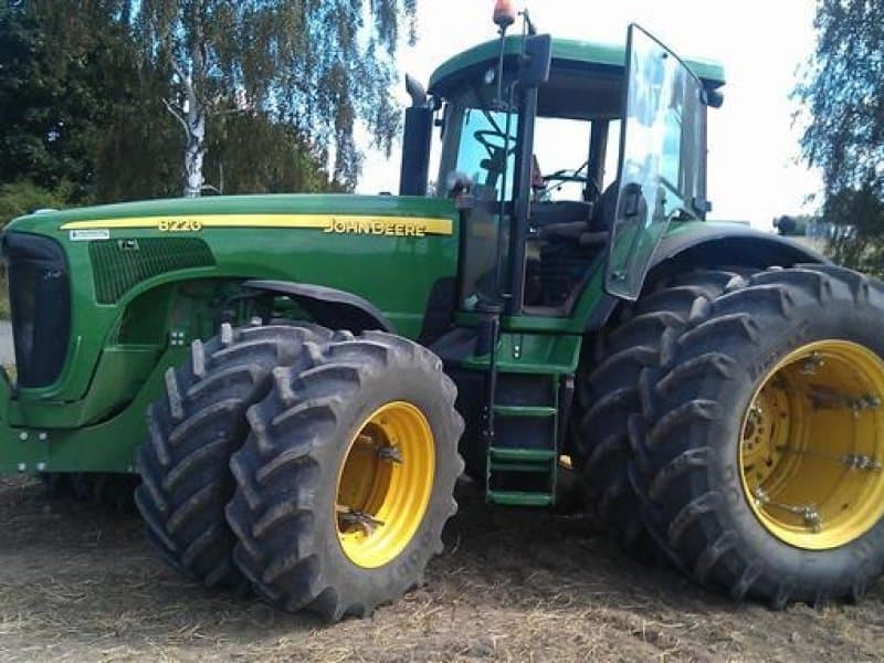 John Deere 8220 