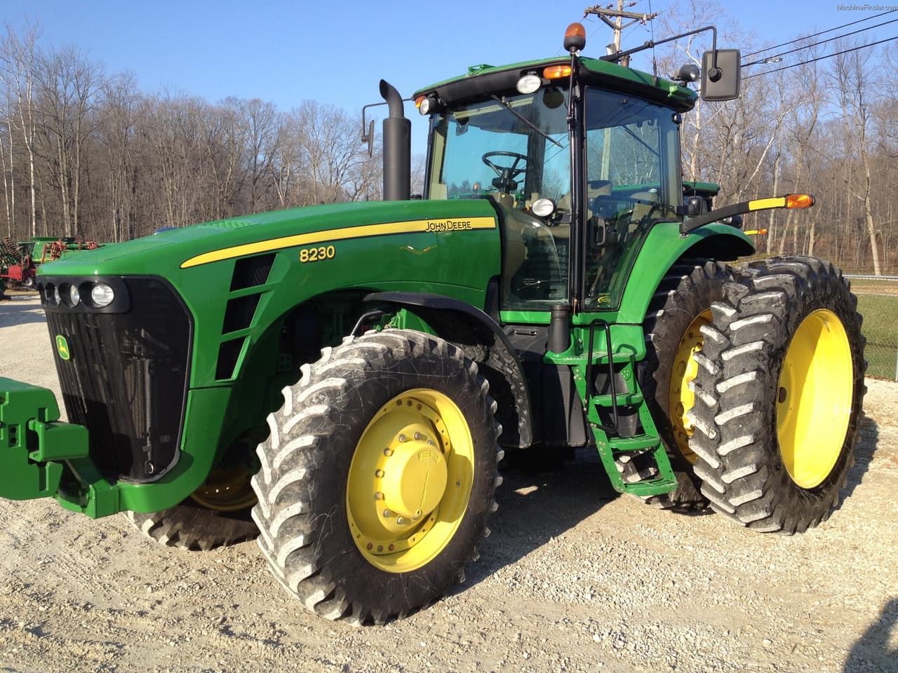 John Deere 8230T 