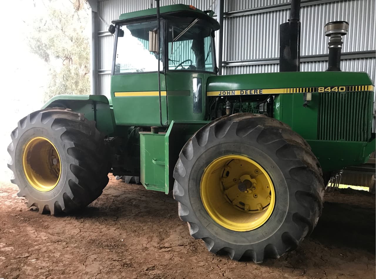 John Deere 8440 