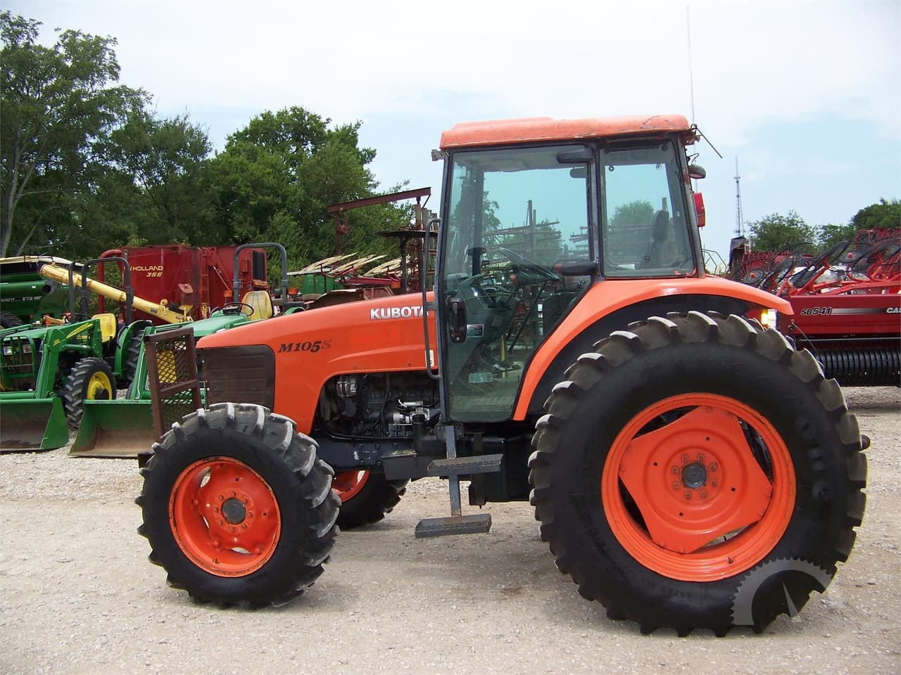 Kubota M105S 