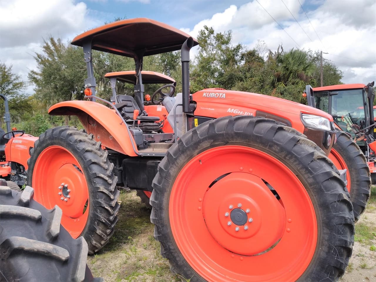 Kubota M6H-101 