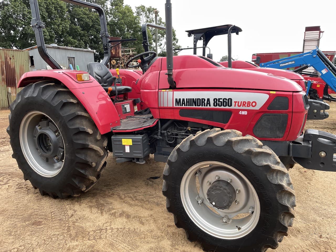 Mahindra 8560 