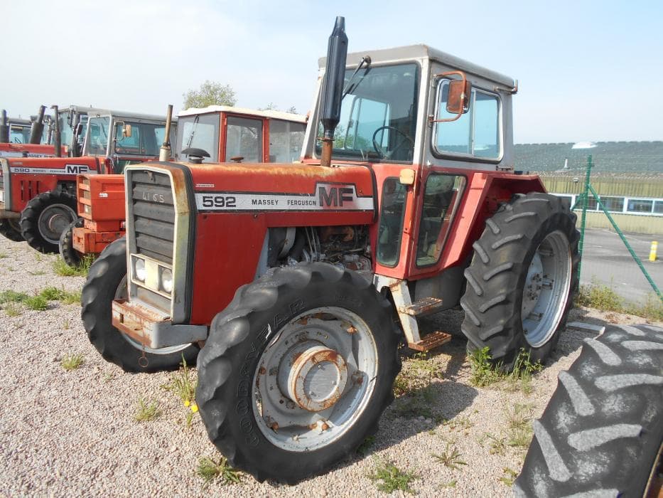 Massey Ferguson 592 