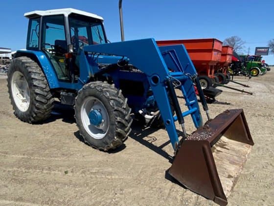 New Holland 8240 