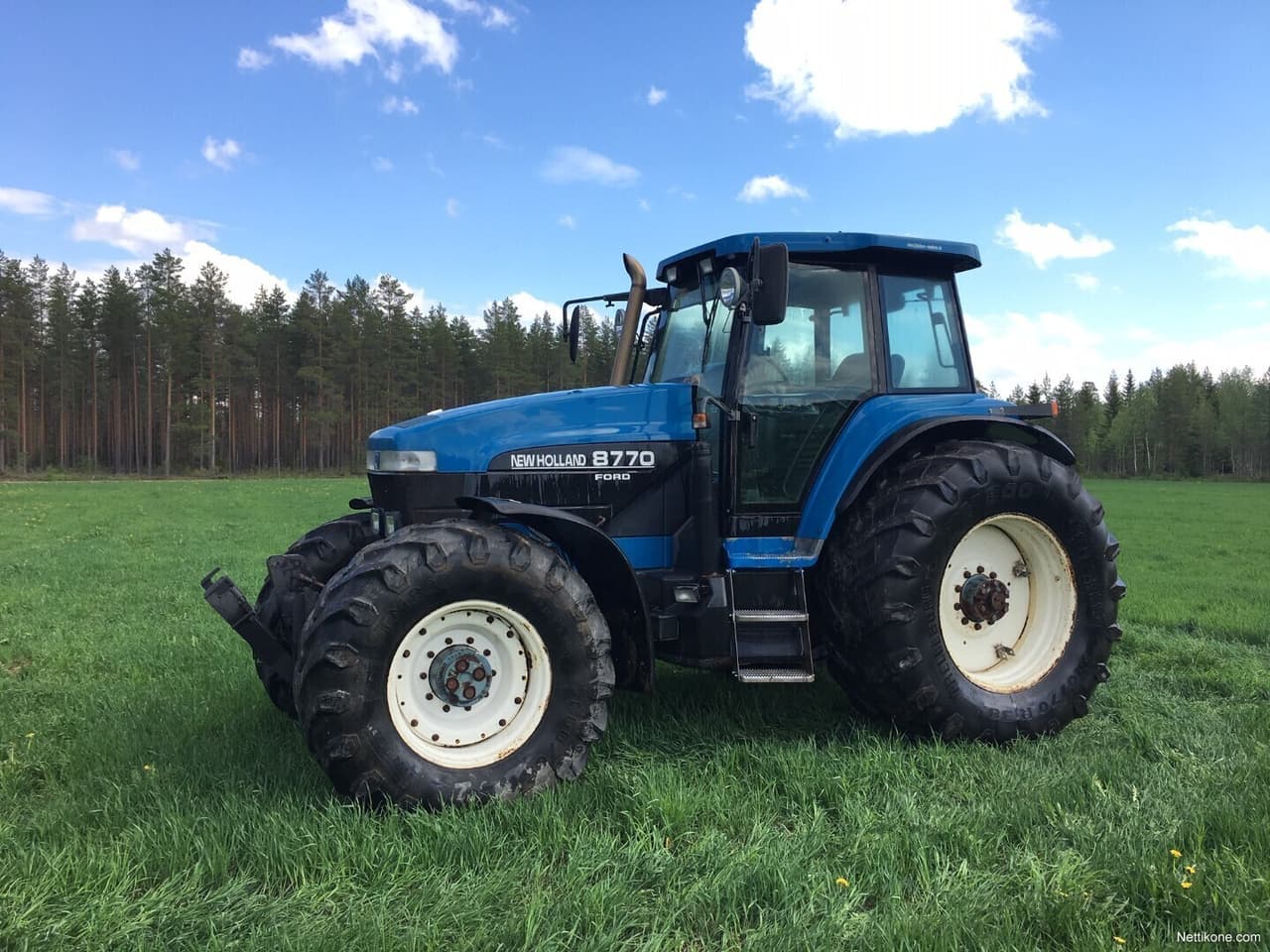 New Holland 8770 