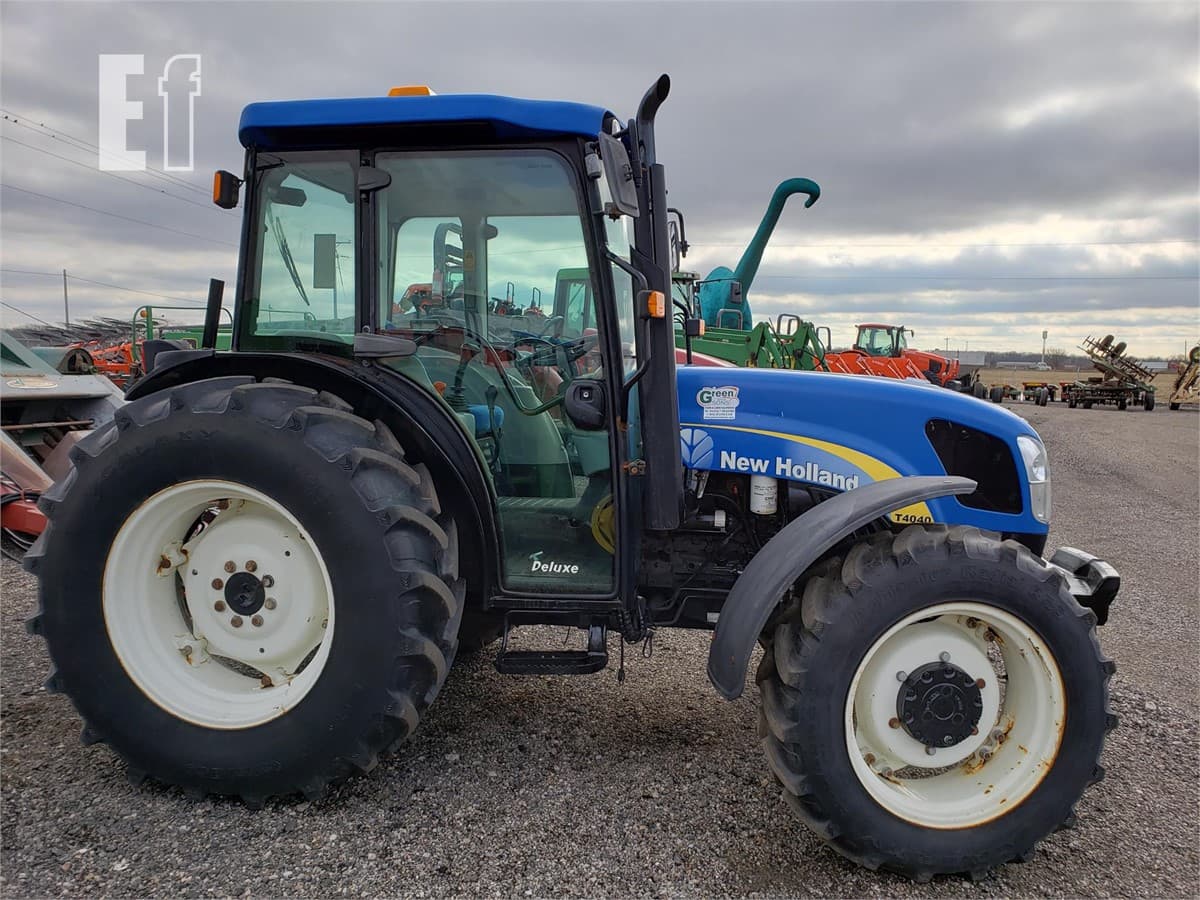 New Holland T4040 