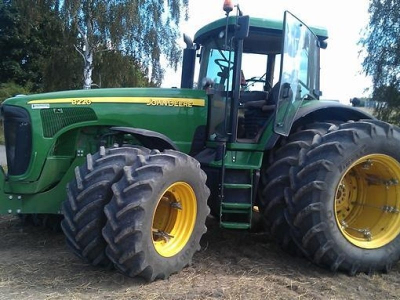 John Deere 8220 