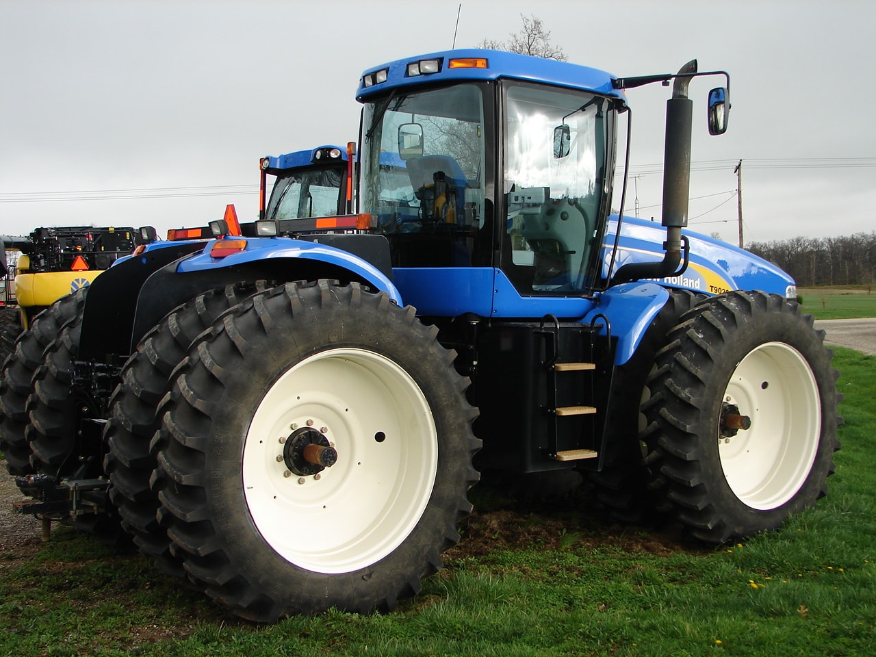 New Holland T9020 
