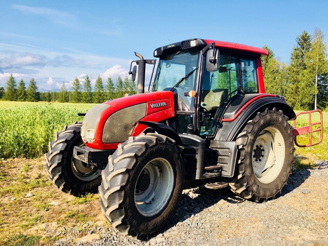 Valtra N92 