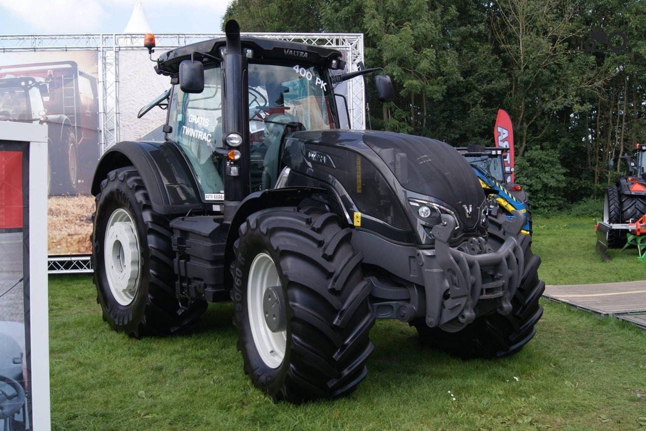 Valtra S374 