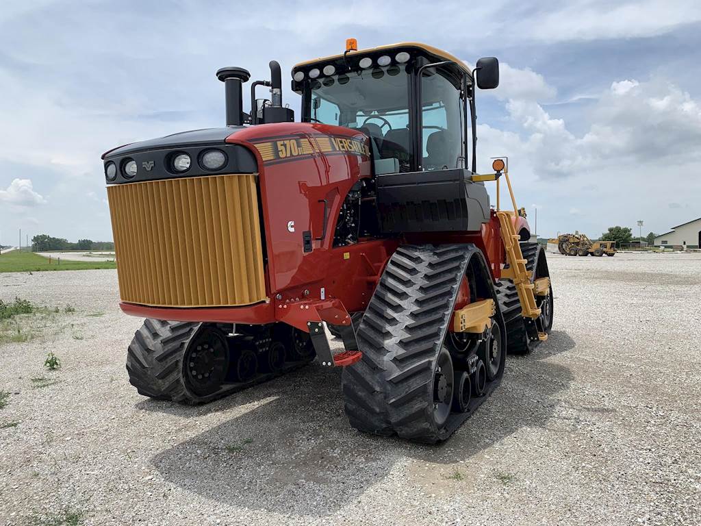 Versatile 570DT 