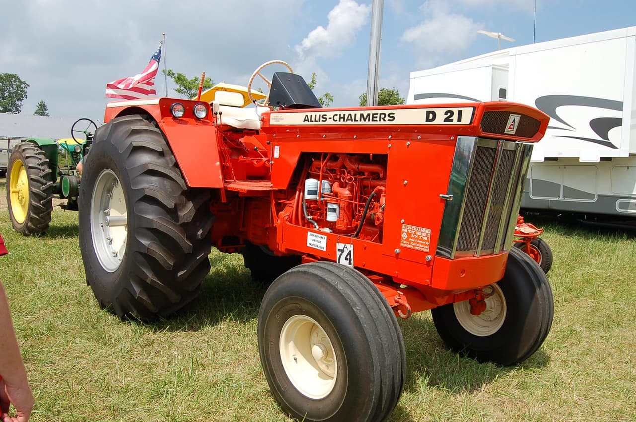 Allis Chalmers D21 Series II