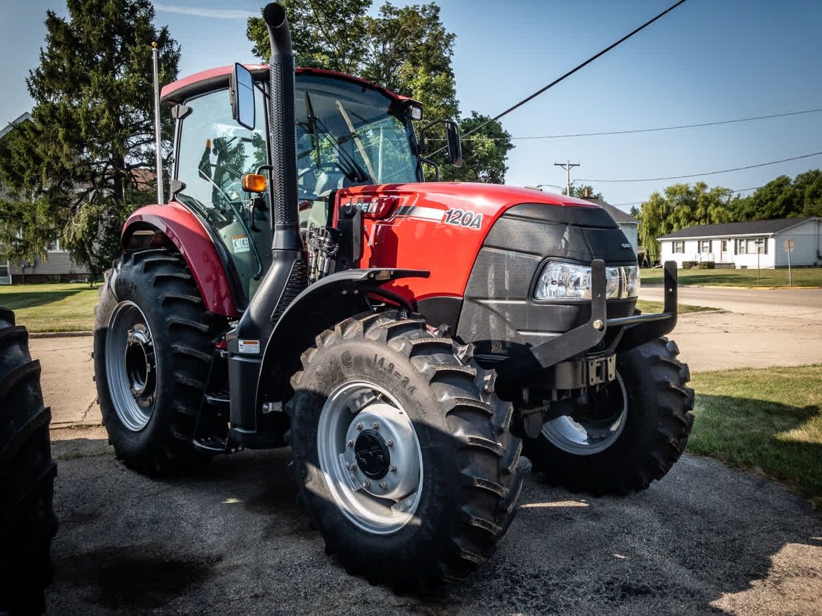 CaseIH Farmall 100N