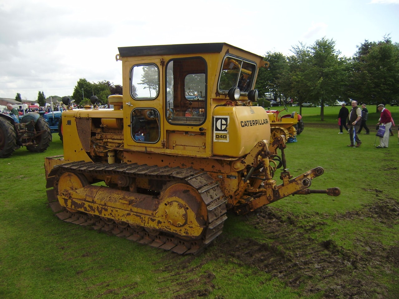 Caterpillar D4
