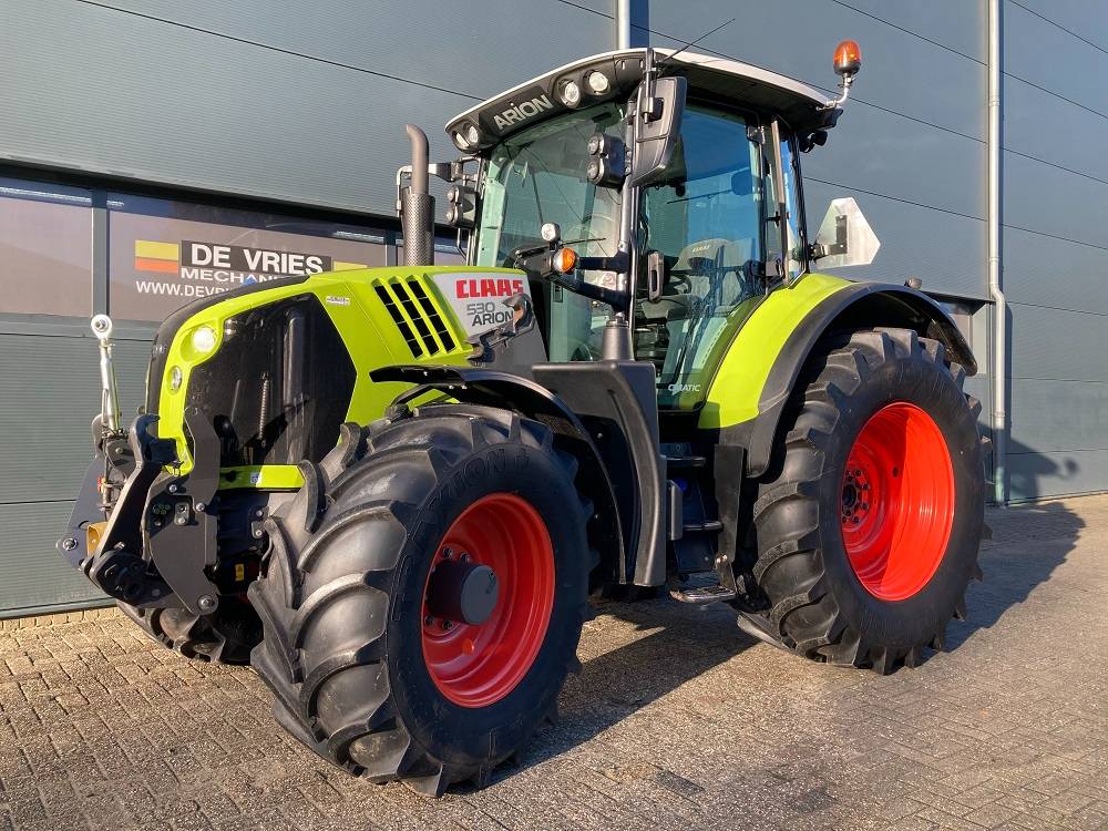 Claas Arion 530