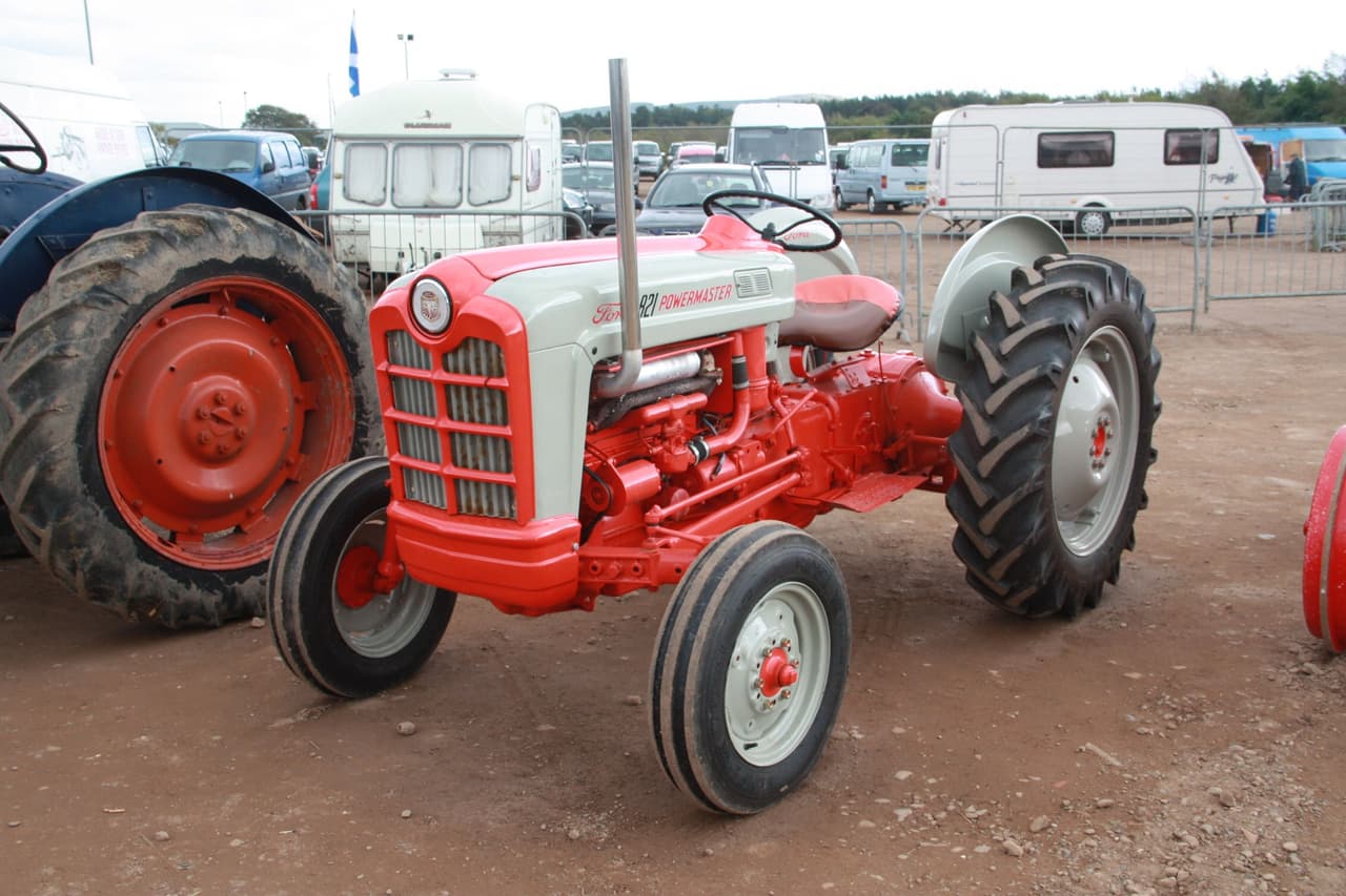 Ford 820