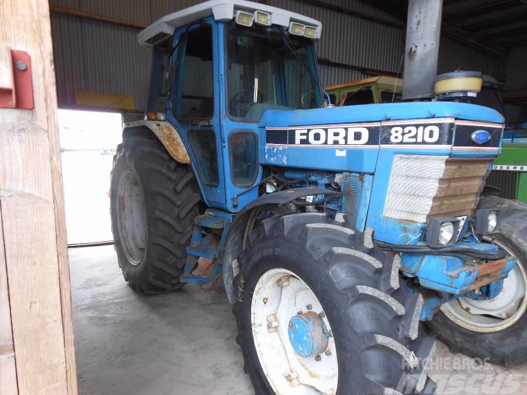 Ford-New Holland 8210