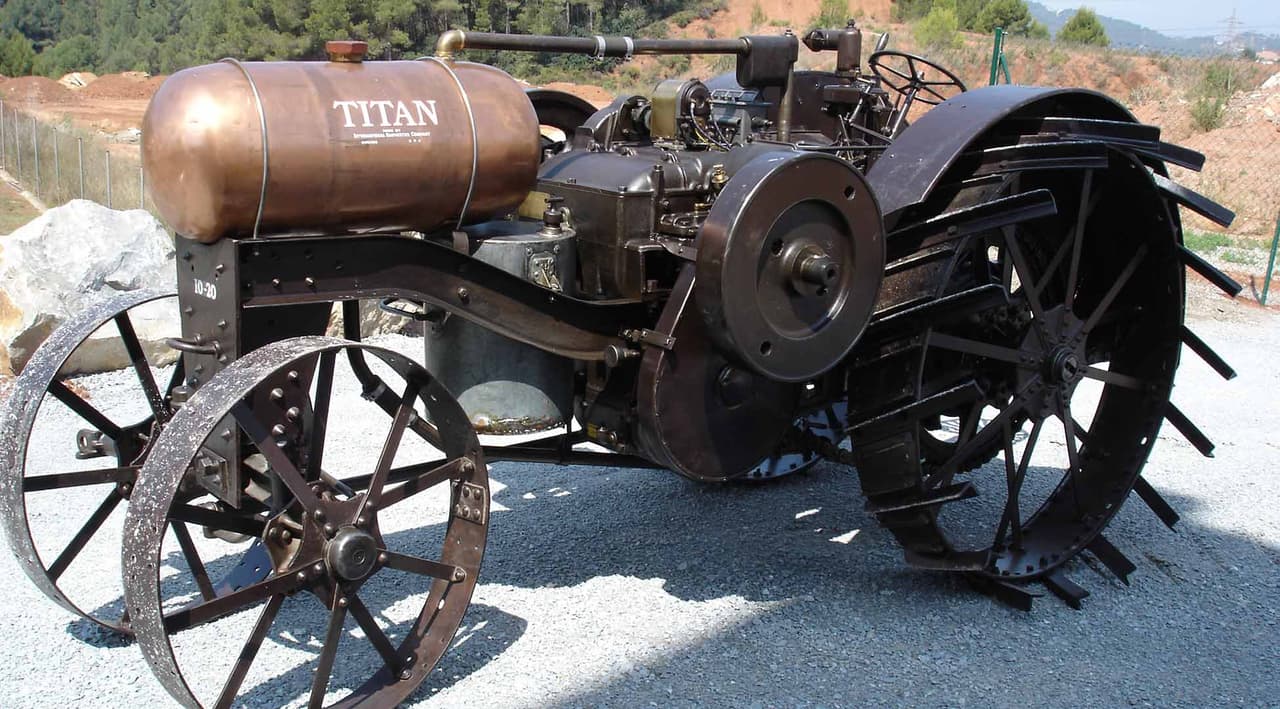 International Harvester 10-20 Titan